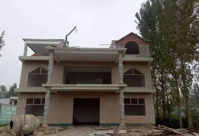 農村自建房巧用羅馬柱，讓房子高端大氣還不貴！
