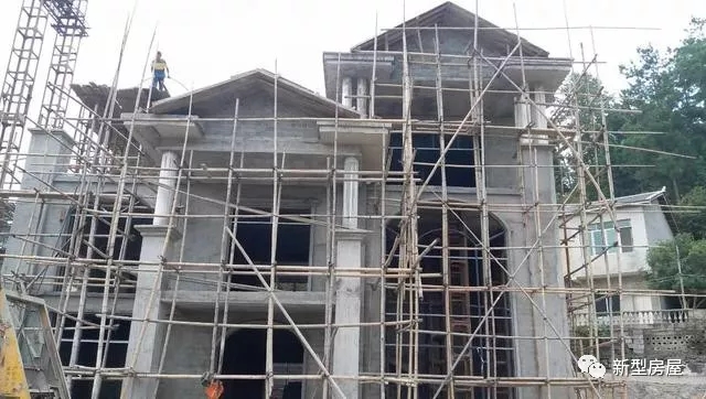農村自建房巧用羅馬柱，讓房子高端大氣還不貴！