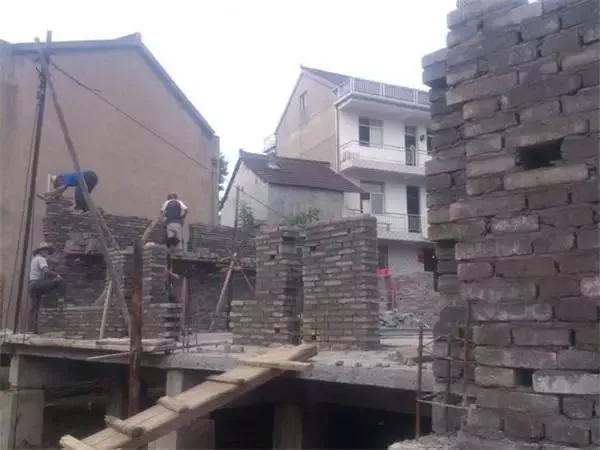 建房自訴：大叔15萬(wàn)建好一層自建房，簡(jiǎn)單舒適還省錢！