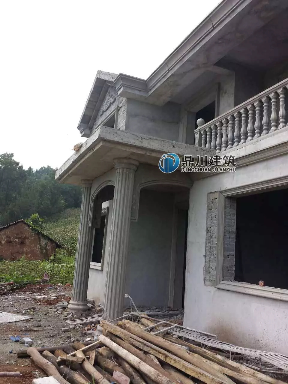 主體37萬的二層自建房設計，實拍美到爆，配上歐式構件更有檔次！