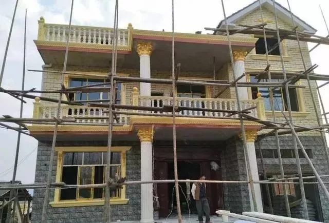 農村自建房巧用羅馬柱，讓房子高端大氣還不貴！