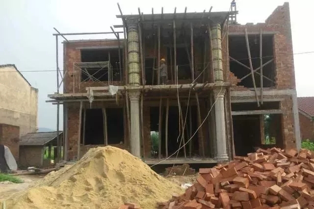 農村自建房巧用羅馬柱，讓房子高端大氣還不貴！